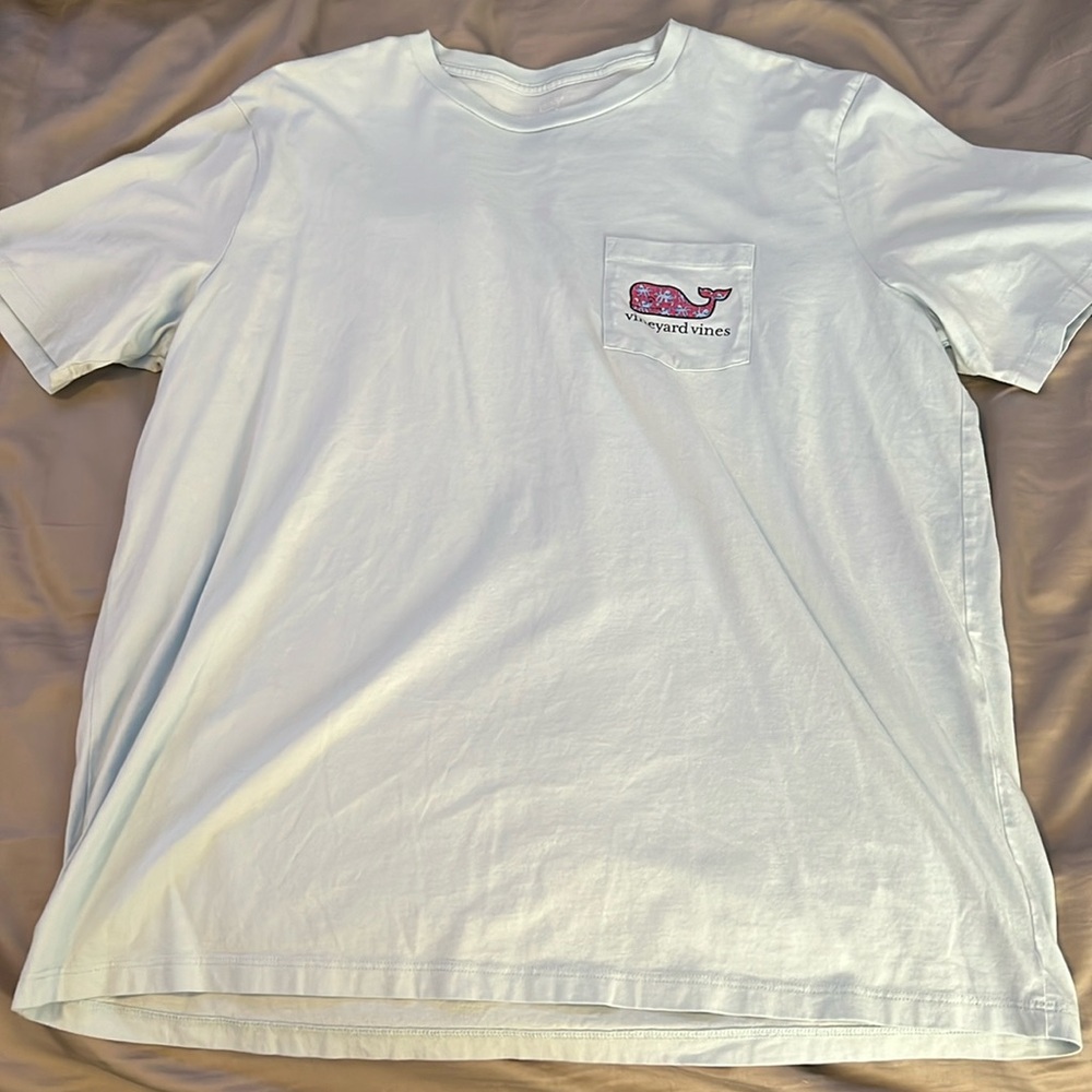 Vineyard Vines T shirt